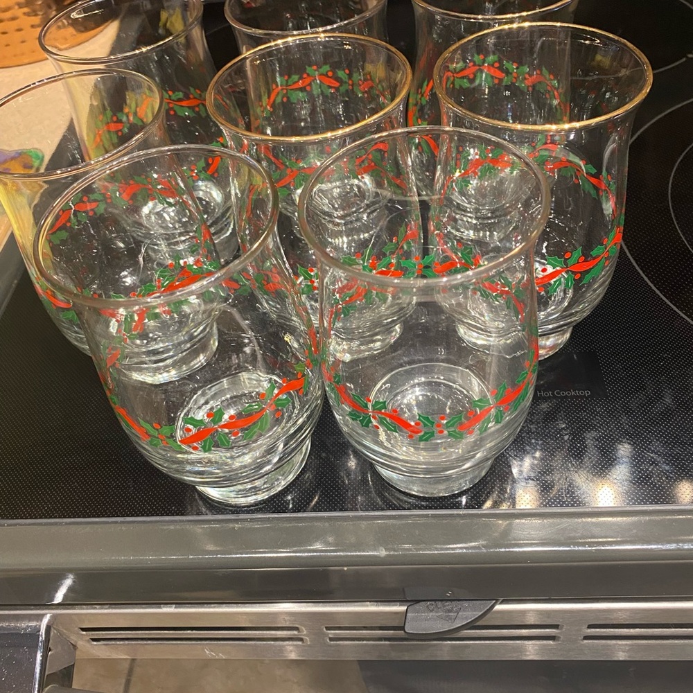 Vintage Libby HOLLY BERRY tulip glasses set of 8  5.25” tall 2 7/8” at rim